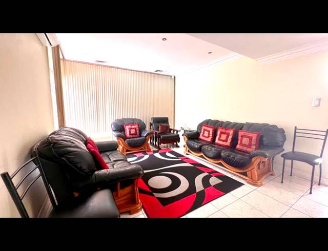 4 BEDROOM HOUSE FOR SALE IN RESERVOIR HILLS